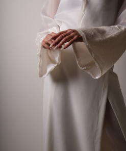 Alternative view of Ayla - White